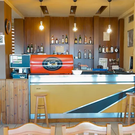 מלון Ambasador 3*